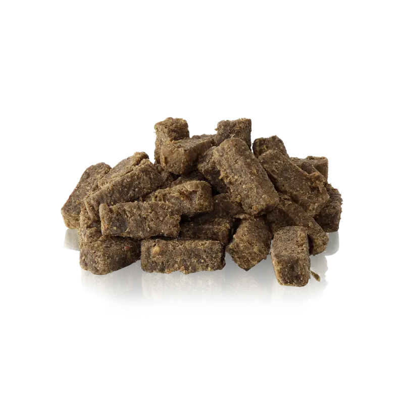 ESSENTIAL FINEST BEEF & HERB SQUARES 125G - TREATS